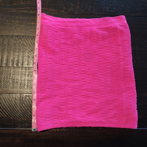 Mini skirt medium/Large very stretchy - Picture 3 of 4